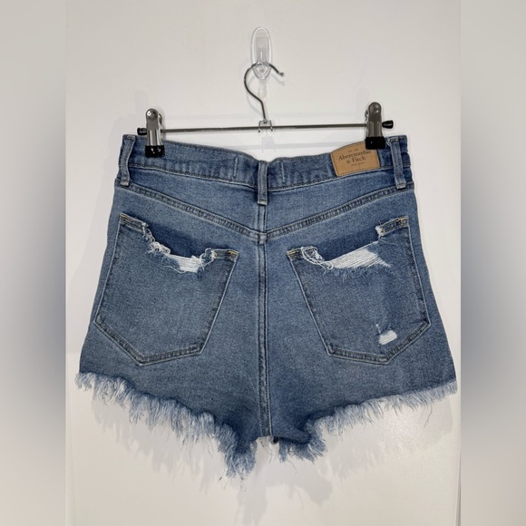 Abercrombie & Fitch Hi Rise Short Denim Jean Med Wash Distressed Size 26 - Picture 2 of 4